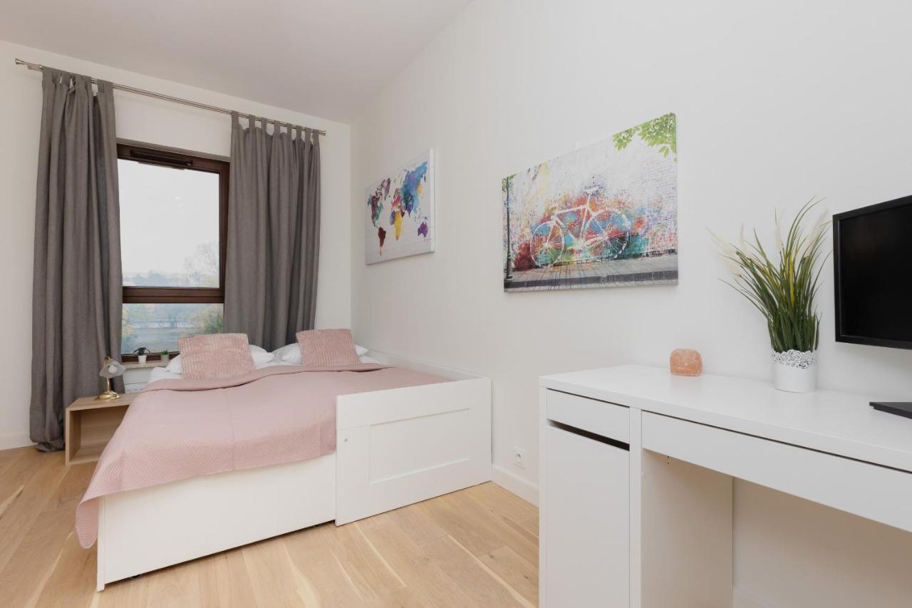 Cosy With Parking Wilanow By Renters Apartamento *