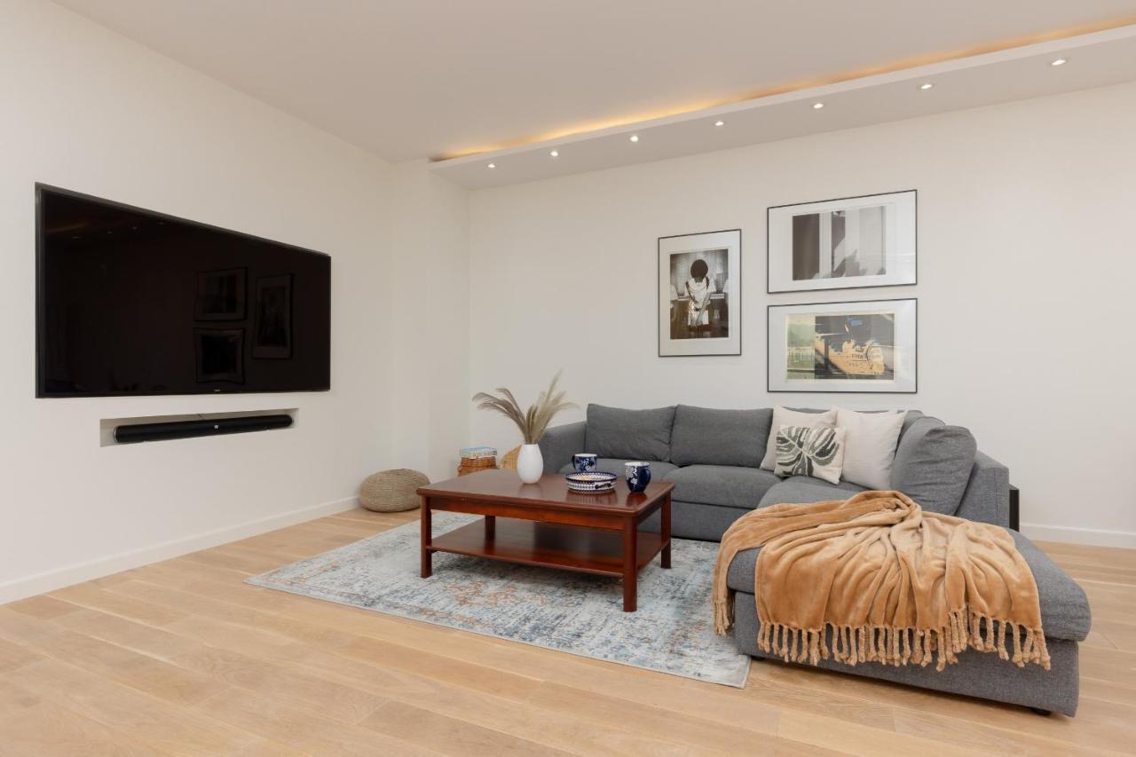 Cosy With Parking Wilanow By Renters Apartamento