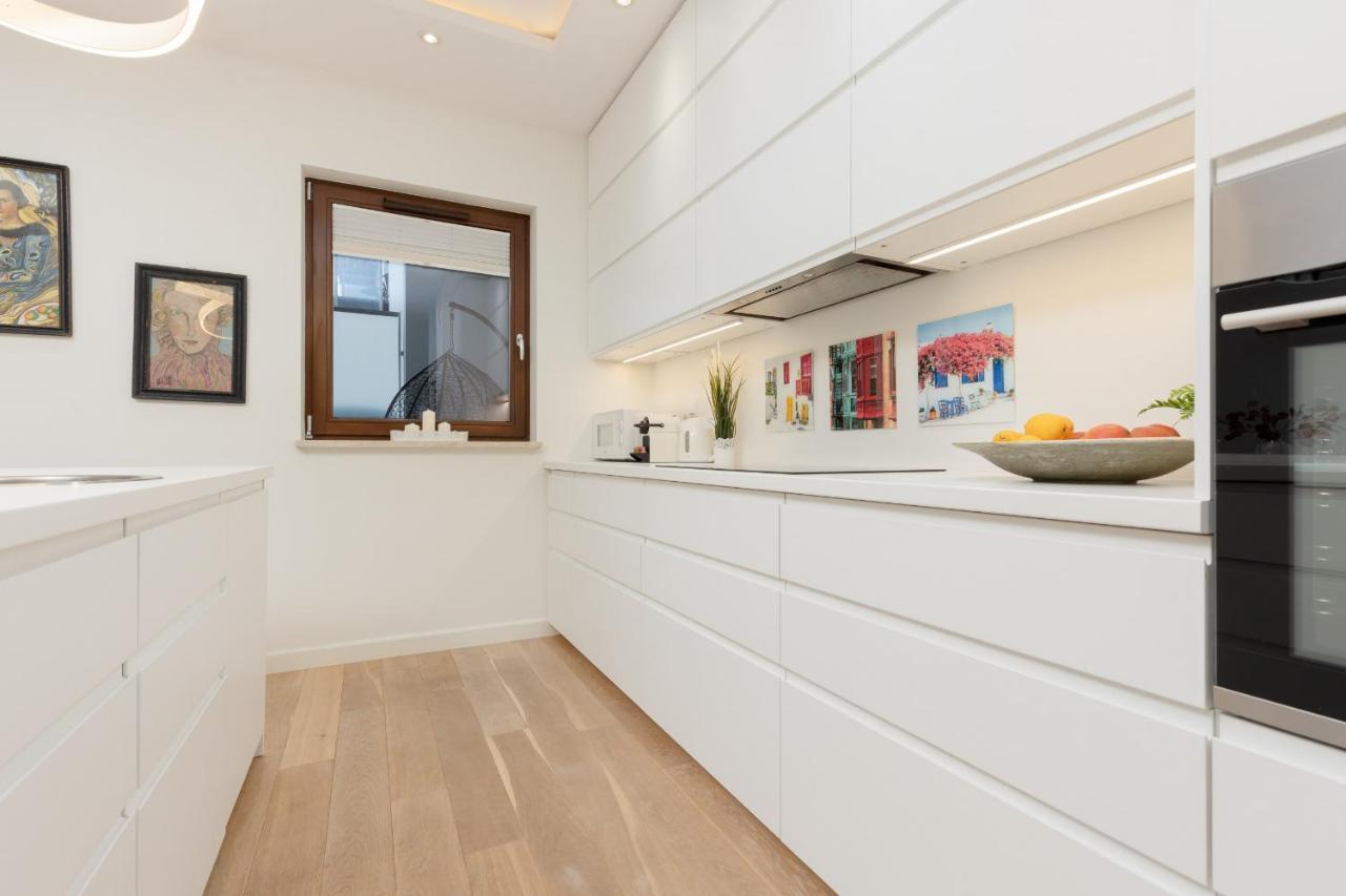 Cosy With Parking Wilanow By Renters Apartamento *