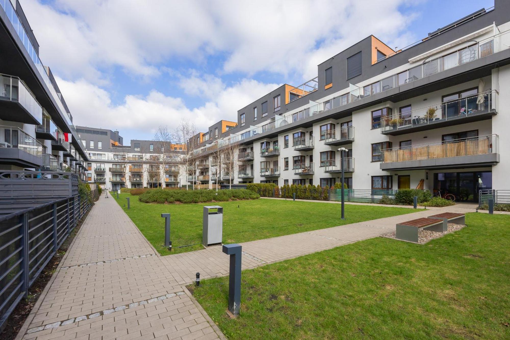 Cosy With Parking Wilanow By Renters Apartamento